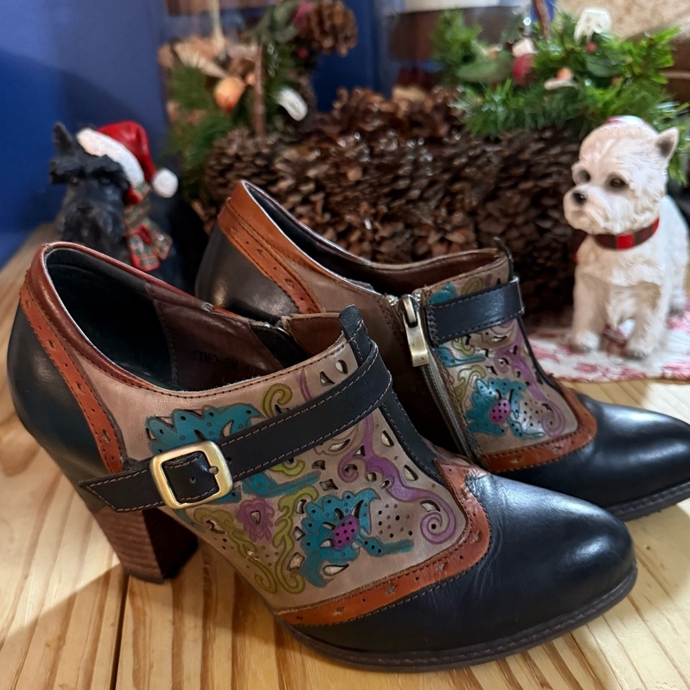 Elegant Multicolor Leather Women's Shoes - Picture 8 of 16